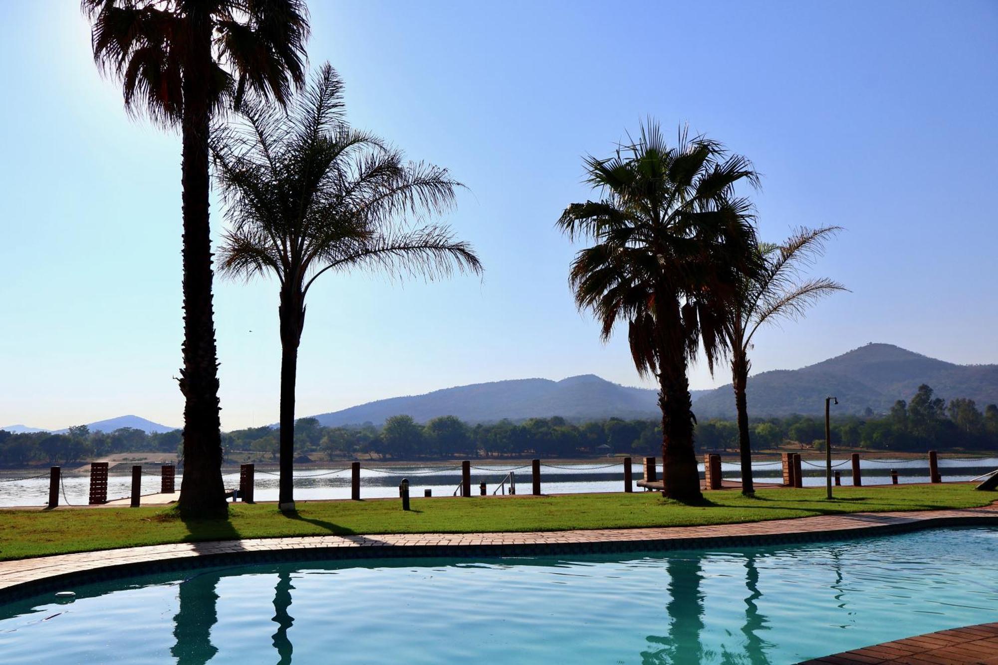 Hotel 37 On Eagles Hartbeespoort Exteriér fotografie