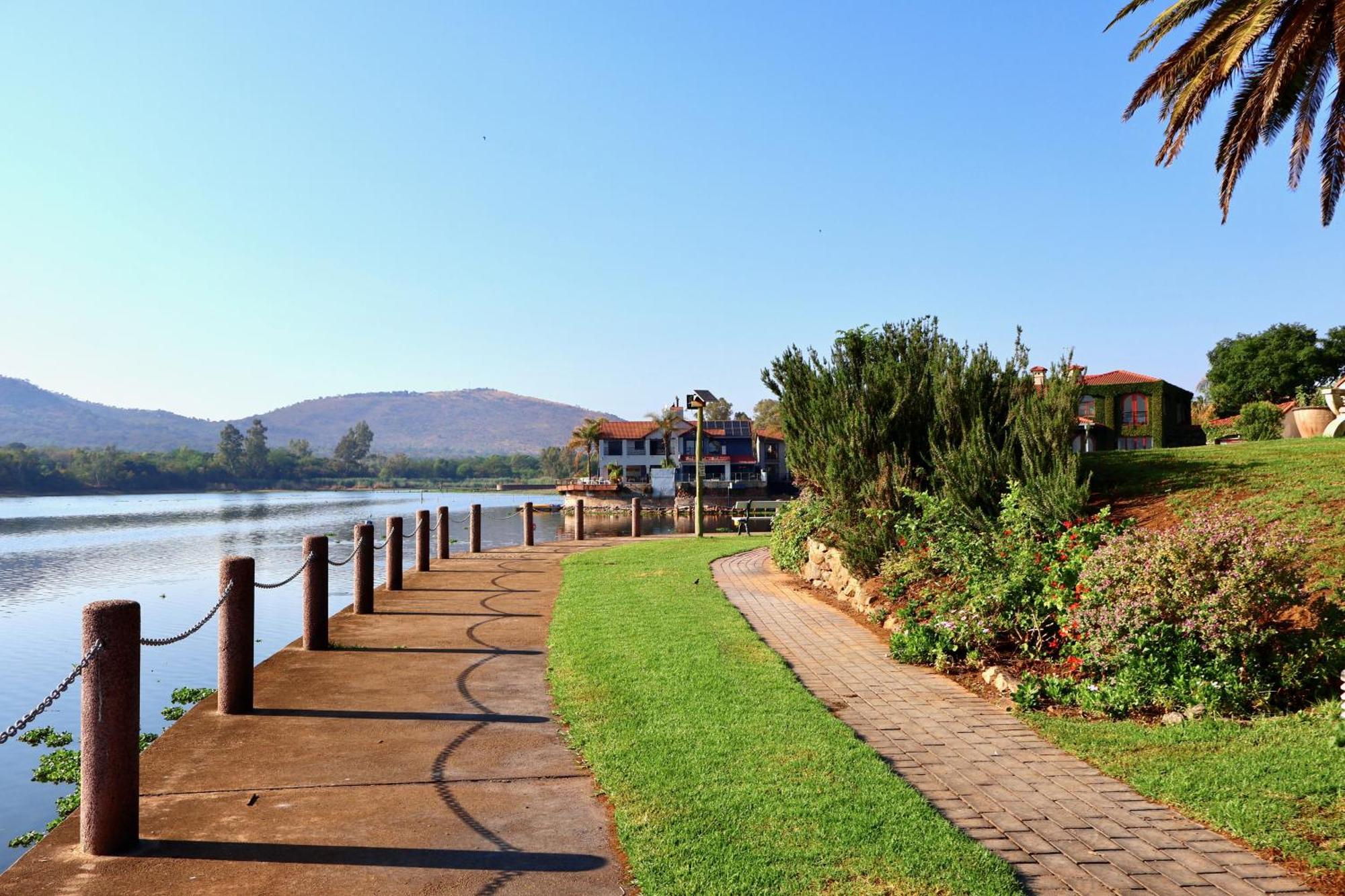 Hotel 37 On Eagles Hartbeespoort Exteriér fotografie