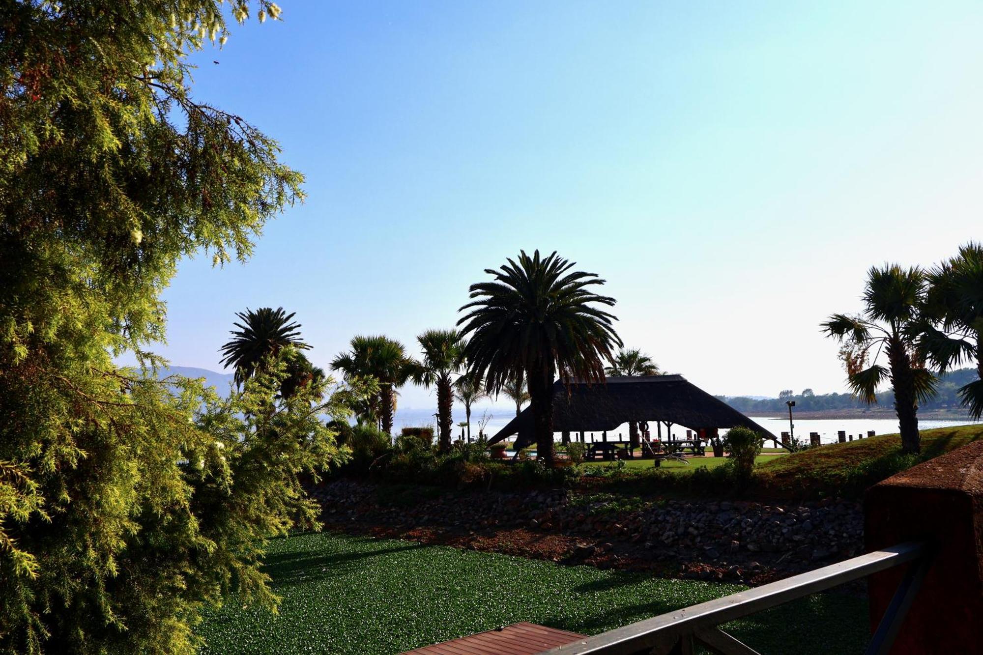 Hotel 37 On Eagles Hartbeespoort Exteriér fotografie