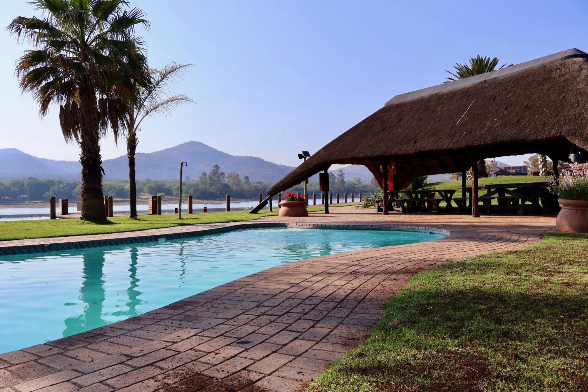 Hotel 37 On Eagles Hartbeespoort Exteriér fotografie